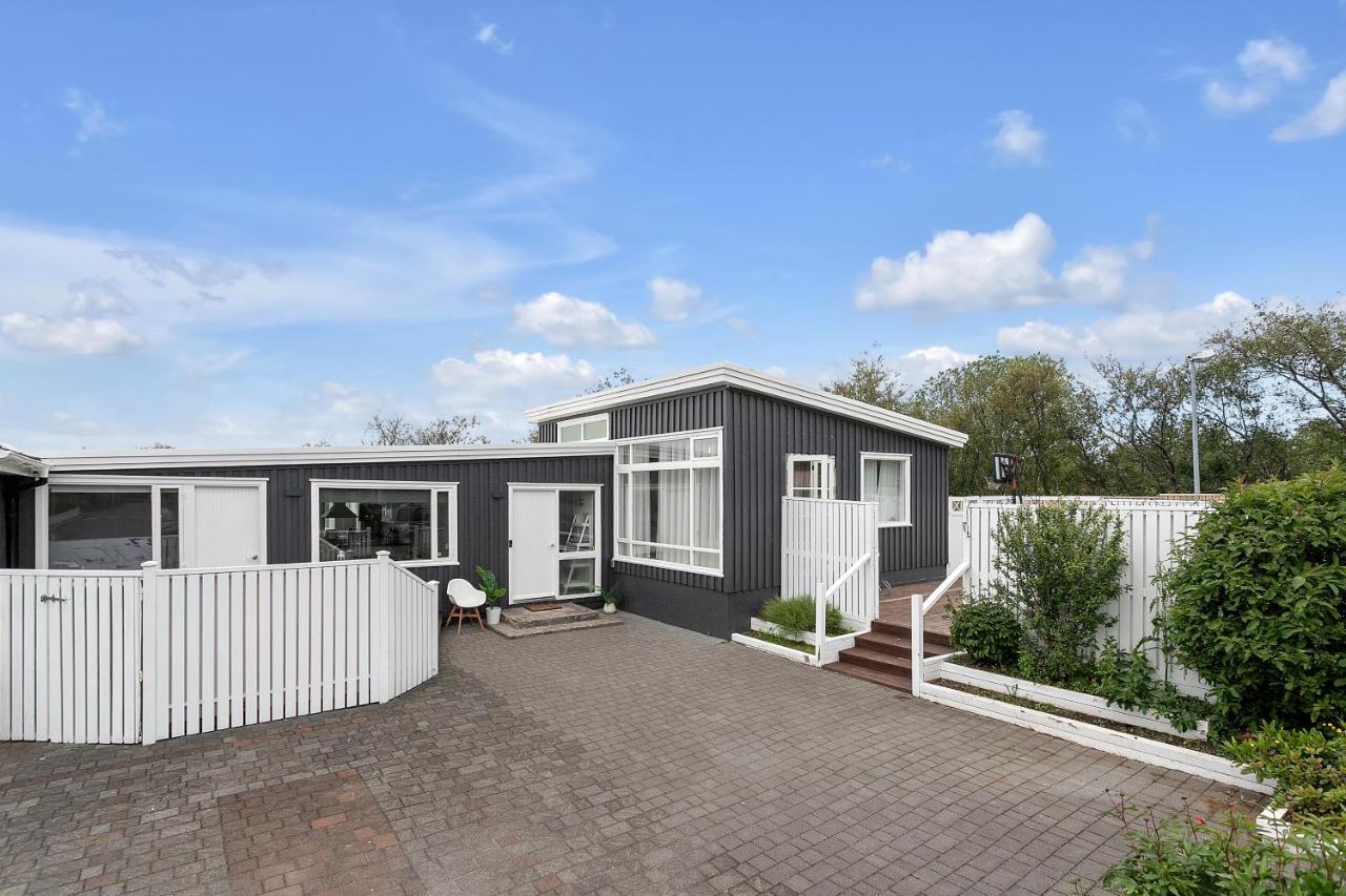 House - Villa With Garden And Hot Tub, 2 Min From Reykjavik Garthabaer Exterior photo